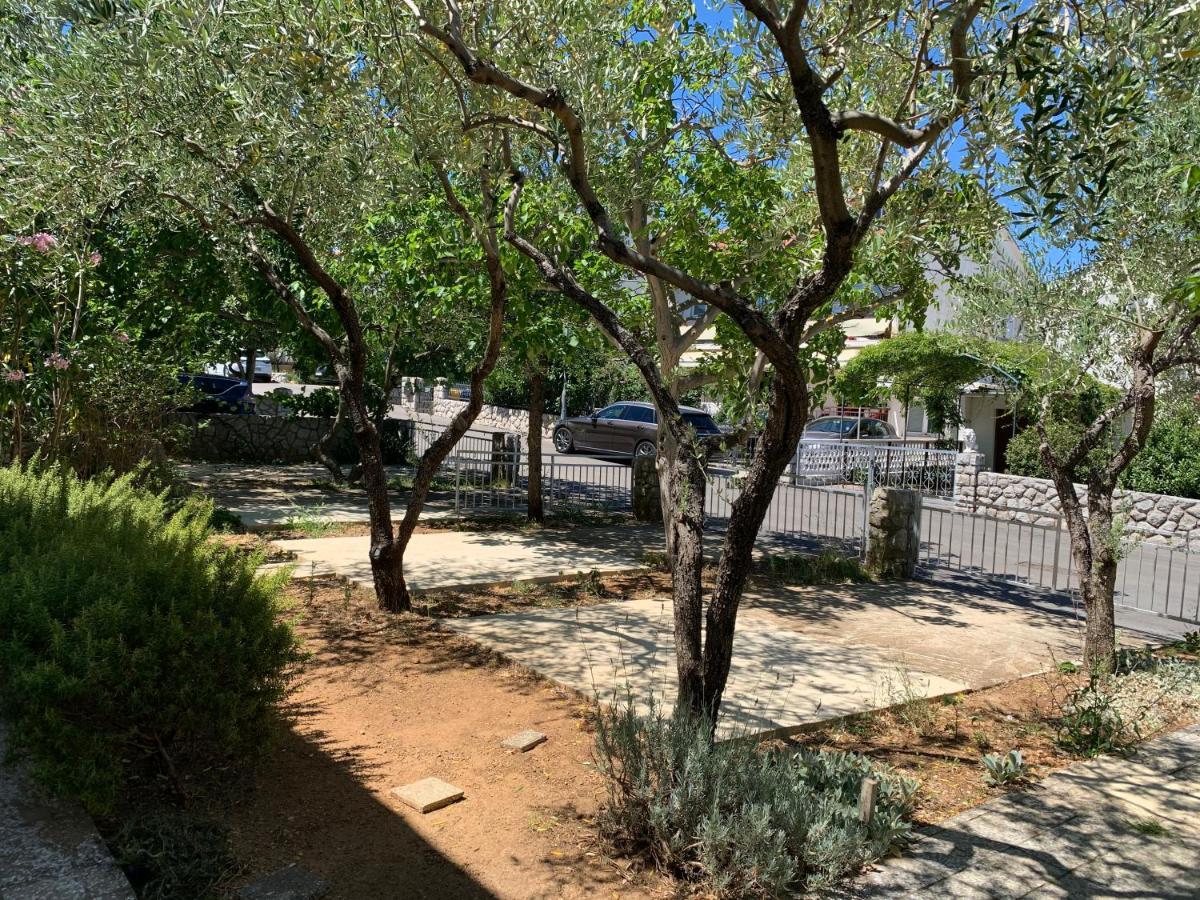 Apartment GardenView - New! Krk Town Exterior foto